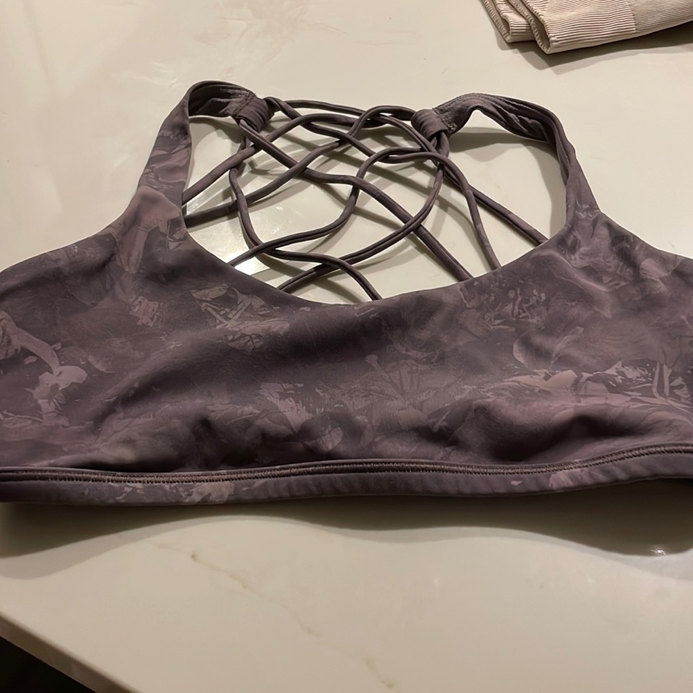 Lululemon free to be wild size 4
